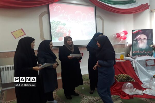 برگزاری مراسم میلاد حضرت زهرا (س) دردبیرستان فخرالزمان قریب