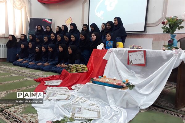 برگزاری مراسم میلاد حضرت زهرا (س) دردبیرستان فخرالزمان قریب