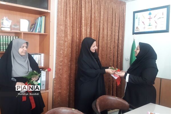 مراسم تجلیل از بانوان شاغل درسازمان دانش آموزی خراسان جنوبی