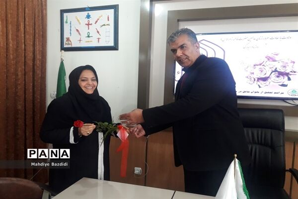 مراسم تجلیل از بانوان شاغل درسازمان دانش آموزی خراسان جنوبی