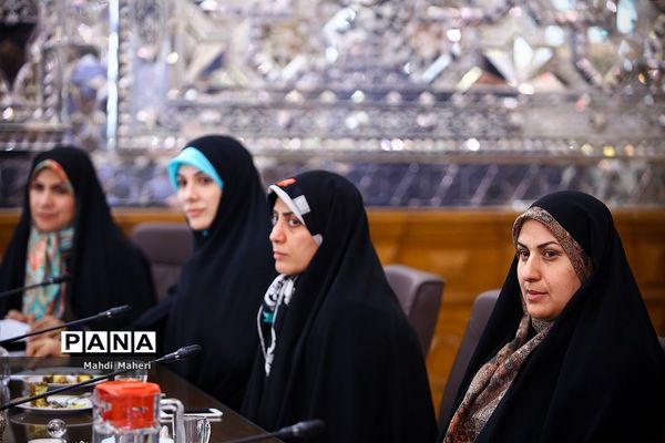 دیدارنمایندگان زن مجلس با علی لاریجانی