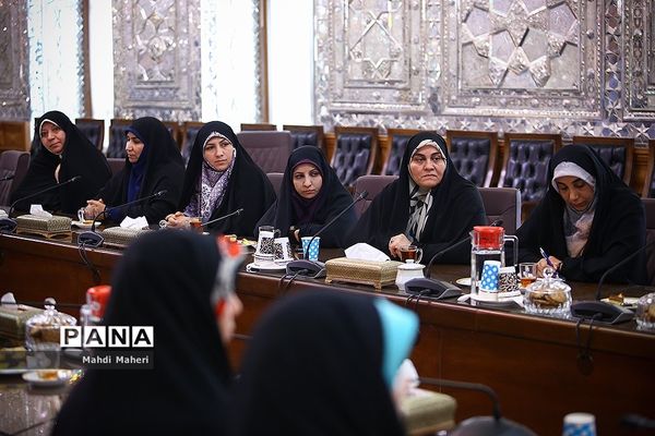 دیدارنمایندگان زن مجلس با علی لاریجانی