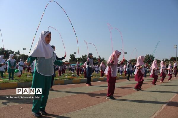 همایش دانش آموزی ۳۰۰۰نفری همیاران ورزش در ناحیه یک اهواز