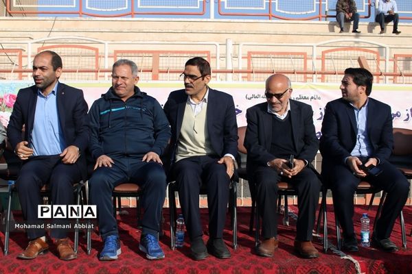 همایش دانش آموزی ۳۰۰۰نفری همیاران ورزش در ناحیه یک اهواز