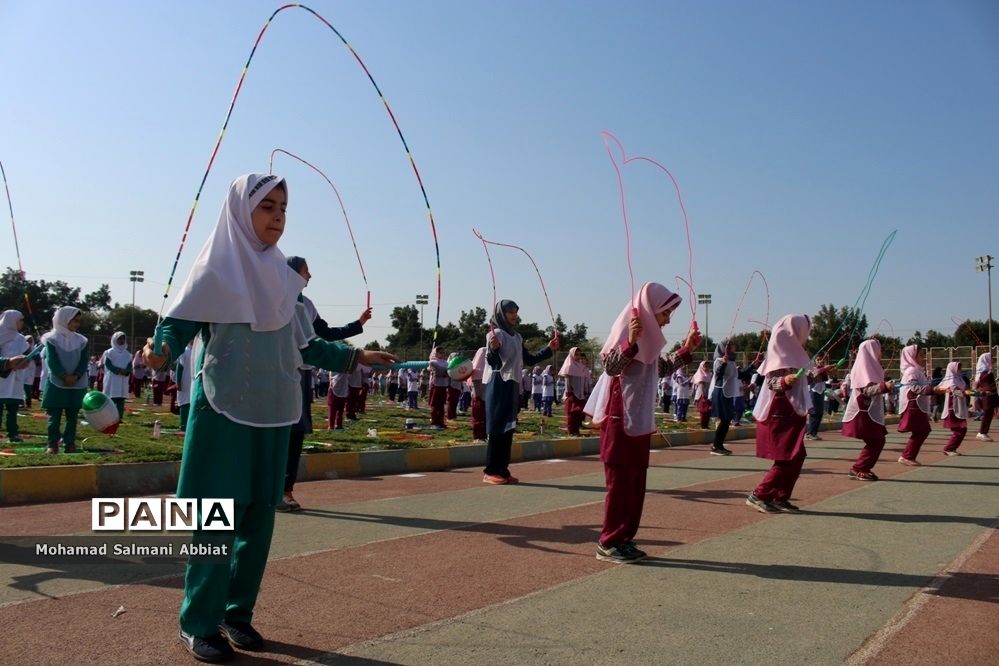 همایش دانش آموزی ۳۰۰۰نفری همیاران ورزش در ناحیه یک اهواز