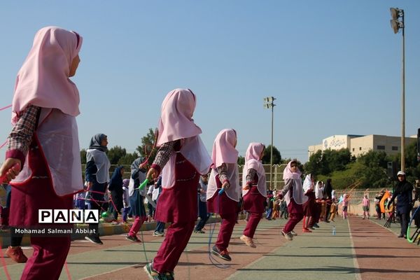 همایش دانش آموزی ۳۰۰۰نفری همیاران ورزش در ناحیه یک اهواز