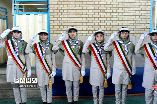 مانور دانش‌آموزی یاوران انقلاب درشهرستان بهارستان