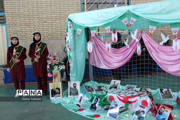 مانور دانش‌آموزی یاوران انقلاب درشهرستان بهارستان