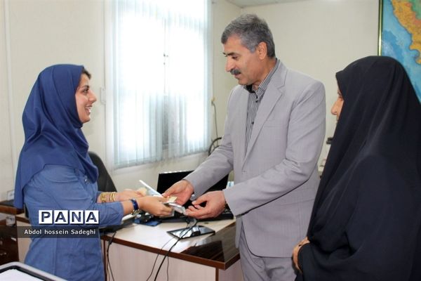 تقدیر از بانوان شاغل در اداره کل آموزش و پرورش استان بوشهر
