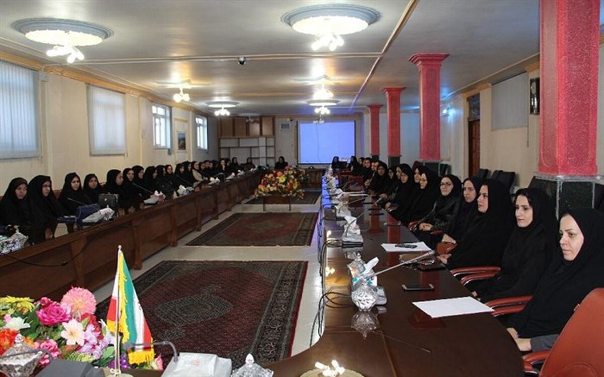 کارگاه آموزشی سواد رسانه ای بانوان در تکاب برگزار شد