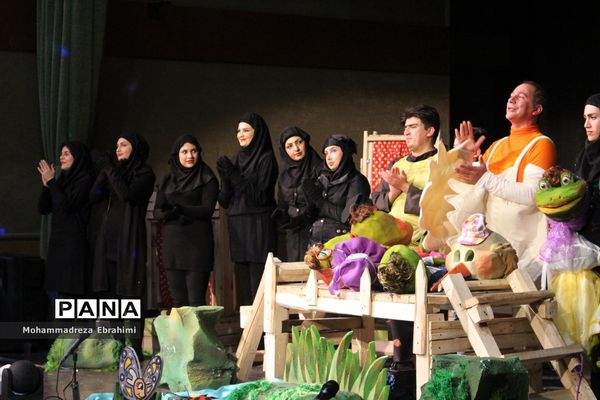 نمایش موزیکال کنسرت قورباغه‌ها