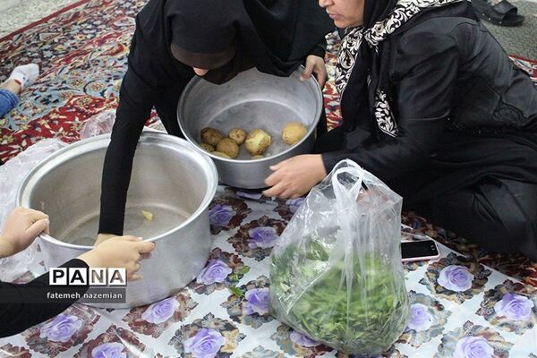 برگزاری دعای ندبه در دبیرستان دخترانه اسحاقیه یزد