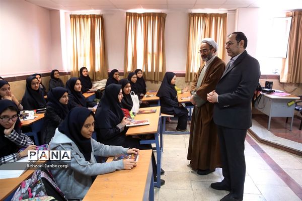 بازدید وزیر آموزش و پرورش از برنامه ویژه مدارس استان البرز