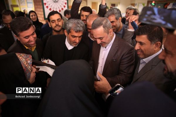 بازدید وزیر آموزش و پرورش از برنامه ویژه مدارس استان البرز