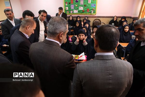بازدید وزیر آموزش و پرورش از برنامه ویژه مدارس استان البرز