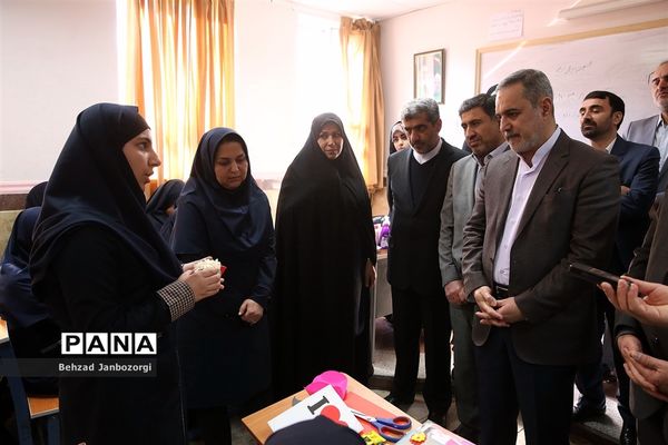 بازدید وزیر آموزش و پرورش از برنامه ویژه مدارس استان البرز