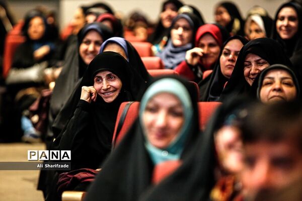 استقبال فرهنگیان از همایش گرامیداشت هفته تربیت اسلامی