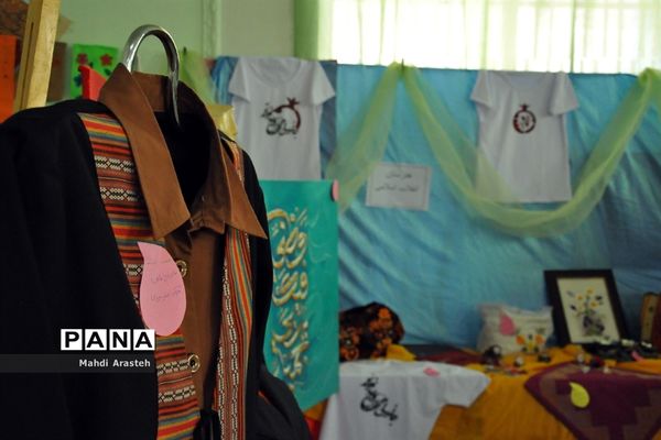 نمایشگاه  توانمندی‌های بانوان استان خراسان جنوبی در هنرستان کوثر