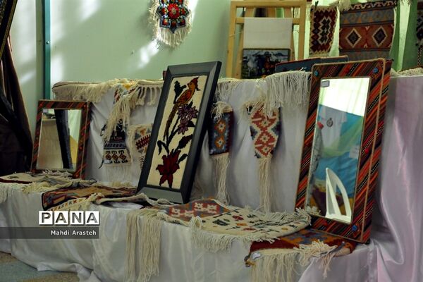 نمایشگاه  توانمندی‌های بانوان استان خراسان جنوبی در هنرستان کوثر