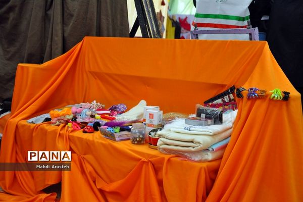 نمایشگاه  توانمندی‌های بانوان استان خراسان جنوبی در هنرستان کوثر