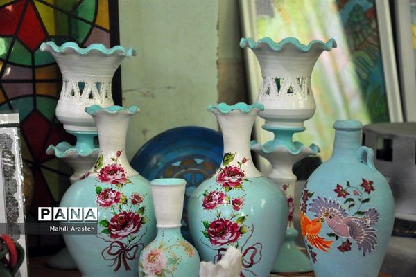 نمایشگاه  توانمندی‌های بانوان استان خراسان جنوبی در هنرستان کوثر