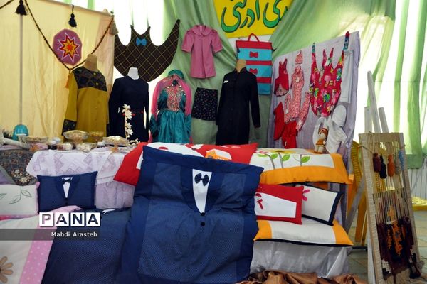 نمایشگاه  توانمندی‌های بانوان استان خراسان جنوبی در هنرستان کوثر