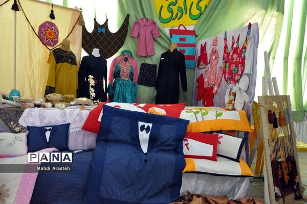 نمایشگاه  توانمندی‌های بانوان استان خراسان جنوبی در هنرستان کوثر