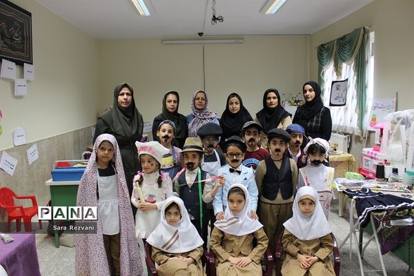 نمایشگاه معرفی مشاغل و الفبای فارسی دانش‌آموزان دبستان شهید باکری اسلامشهر