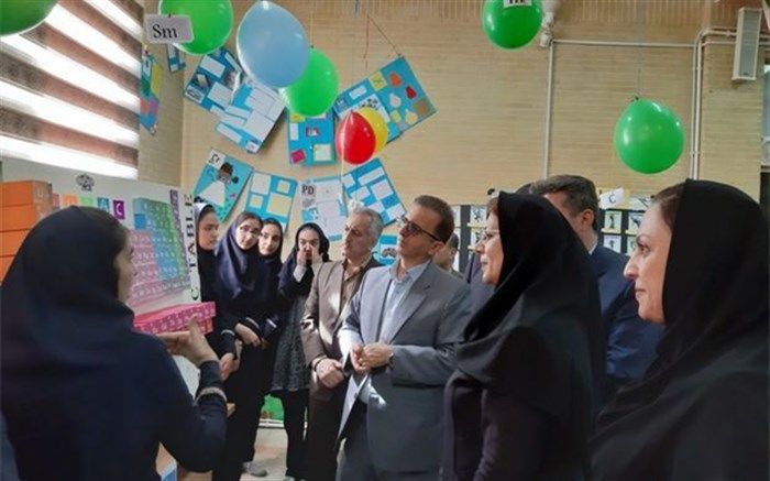 نمایشگاه دانش آموزی جدول تناوبی در دبیرستان شاهد هوشمند سنندج بر پا شد