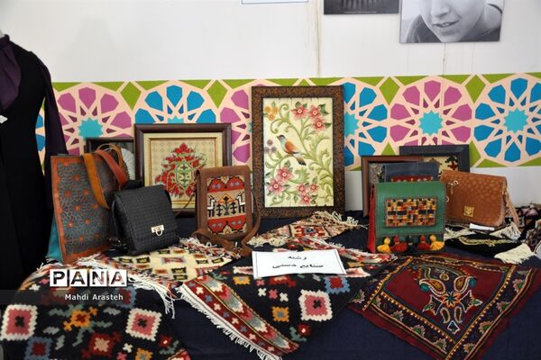 نمایشگاه توانمندی‌های بانوان استان خراسان جنوبی در هنرستان رسالت