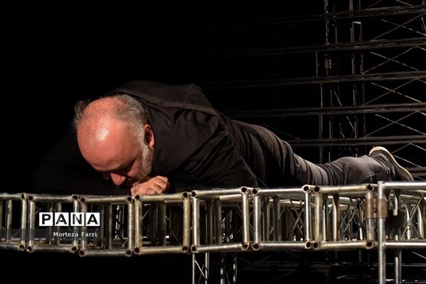 اجرای نمایش آسمان روزهای برفی