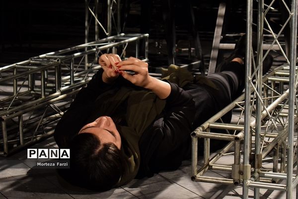 اجرای نمایش آسمان روزهای برفی