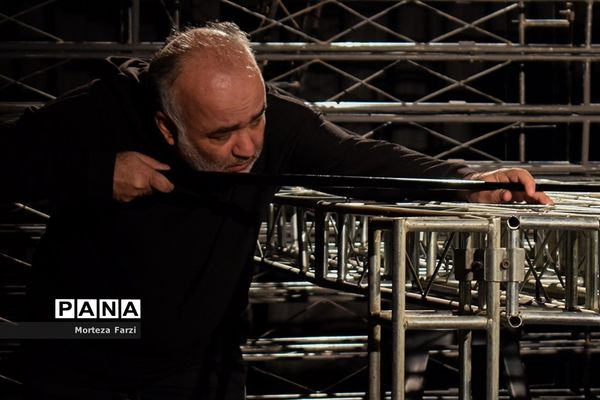 اجرای نمایش آسمان روزهای برفی