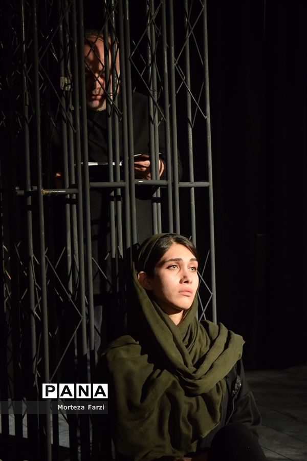 اجرای نمایش آسمان روزهای برفی