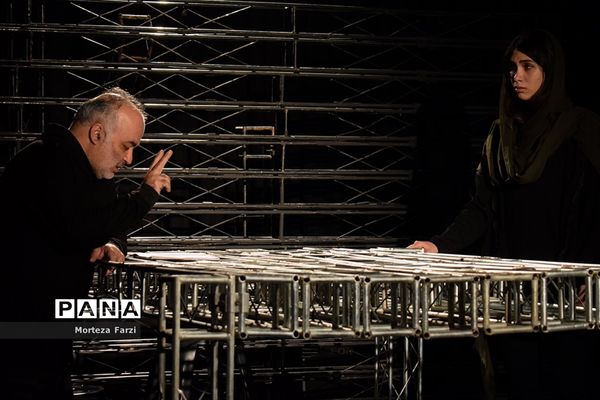 اجرای نمایش آسمان روزهای برفی