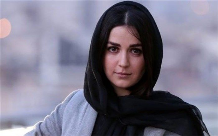 توضیح افسانه پاکرو درباره سیگار کشیدنش + عکس