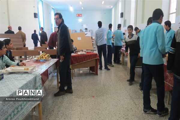 بازارچه کار و فناوری دبیرستان شهید صدوقی دوره اول