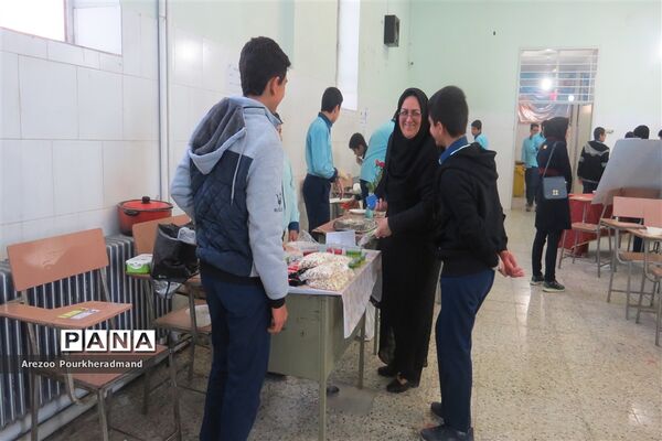 بازارچه کار و فناوری دبیرستان شهید صدوقی دوره اول