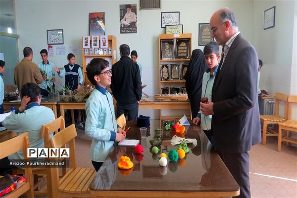 بازارچه کار و فناوری دبیرستان شهید صدوقی دوره اول