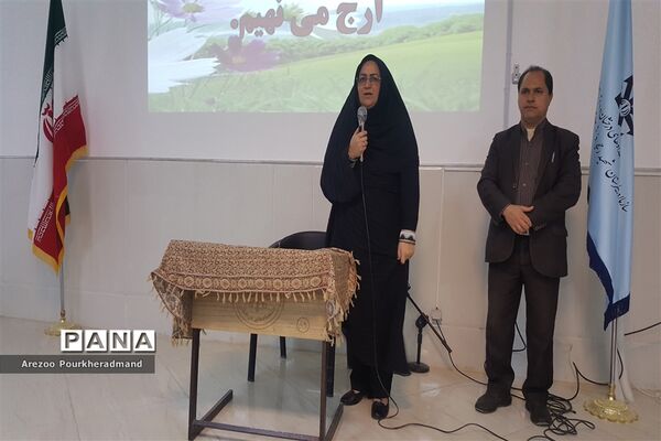 آیین افتتاحیه نمایشگاه توانمندی‌های دانش‌آموزی دبیرستان شهید رحیمی‌فر میبد