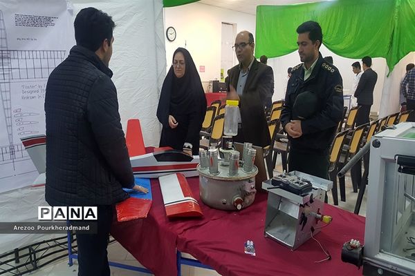 آیین افتتاحیه نمایشگاه توانمندی‌های دانش‌آموزی دبیرستان شهید رحیمی‌فر میبد