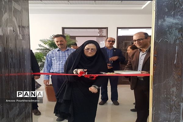 آیین افتتاحیه نمایشگاه توانمندی‌های دانش‌آموزی دبیرستان شهید رحیمی‌فر میبد