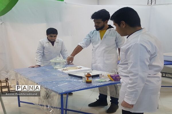 آیین افتتاحیه نمایشگاه توانمندی‌های دانش‌آموزی دبیرستان شهید رحیمی‌فر میبد