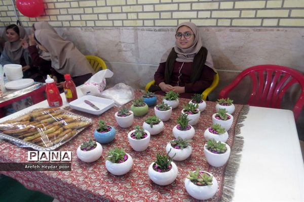 نمایشگاه و بازارچه دست سازهای دانش آموزان  دبیرستان شهیده سهام خیام  بوشهر-2