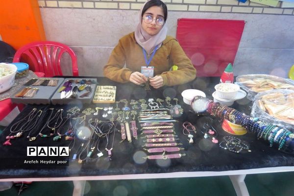نمایشگاه و بازارچه دست سازهای دانش آموزان  دبیرستان شهیده سهام خیام  بوشهر-2