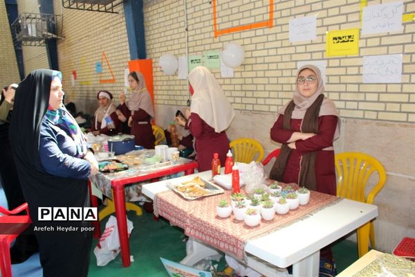 نمایشگاه و بازارچه دست سازهای دانش آموزان  دبیرستان شهیده سهام خیام  بوشهر-2