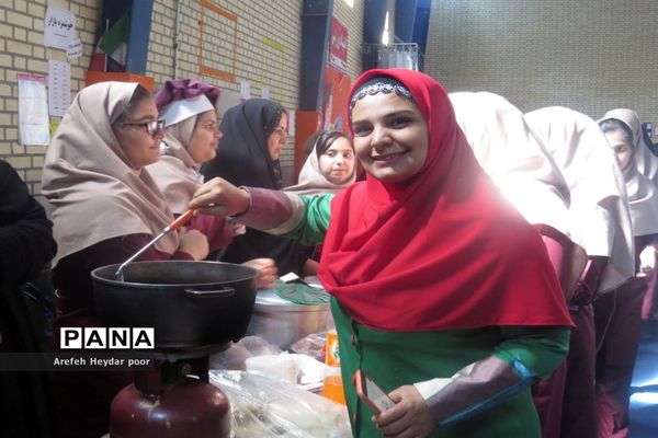 نمایشگاه و بازارچه دست سازهای دانش آموزان  دبیرستان شهیده سهام خیام  بوشهر-2