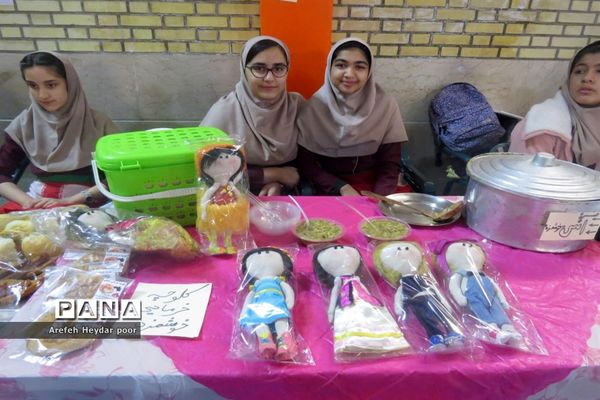 نمایشگاه و بازارچه دست سازهای دانش آموزان  دبیرستان شهیده سهام خیام  بوشهر-2
