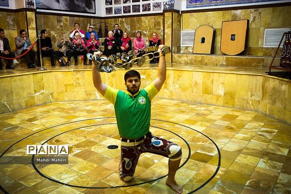 بازدید فعالان ضدجنگ آمریکایی از باغ موزه قصر