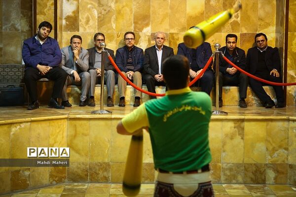 بازدید فعالان ضدجنگ آمریکایی از باغ موزه قصر